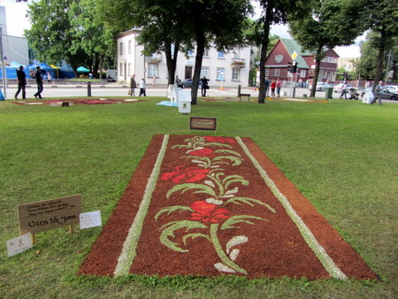 Traupio bendruomenės kilimo ornamentas.